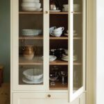 Cream Shaker style kitchen - Image 5